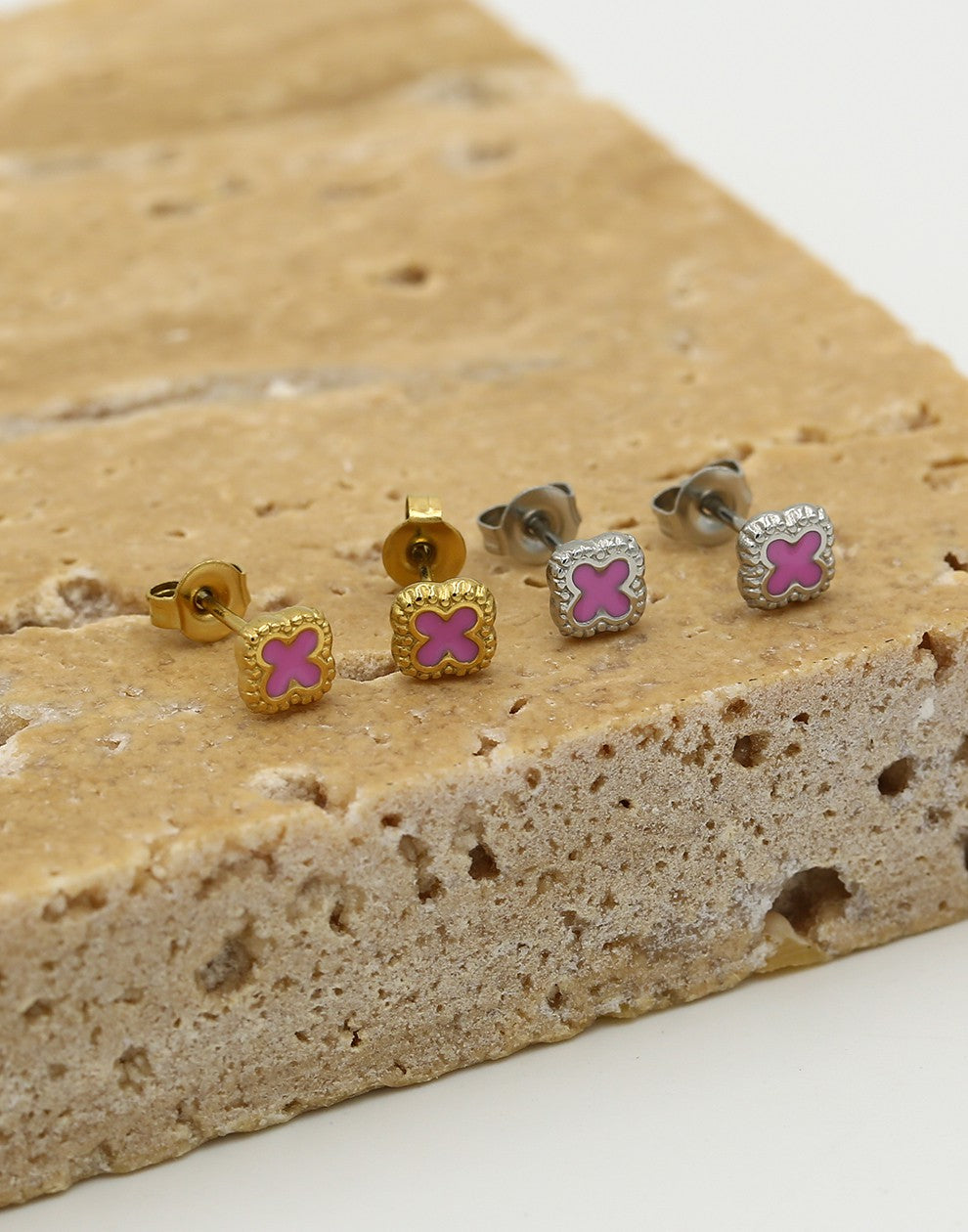 Studs klavers roze zilverkleurig