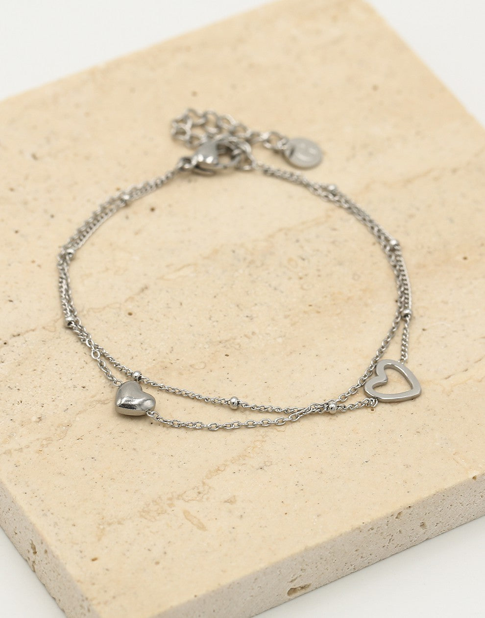 Dubbel armbandje met hartjes zilverkleurig