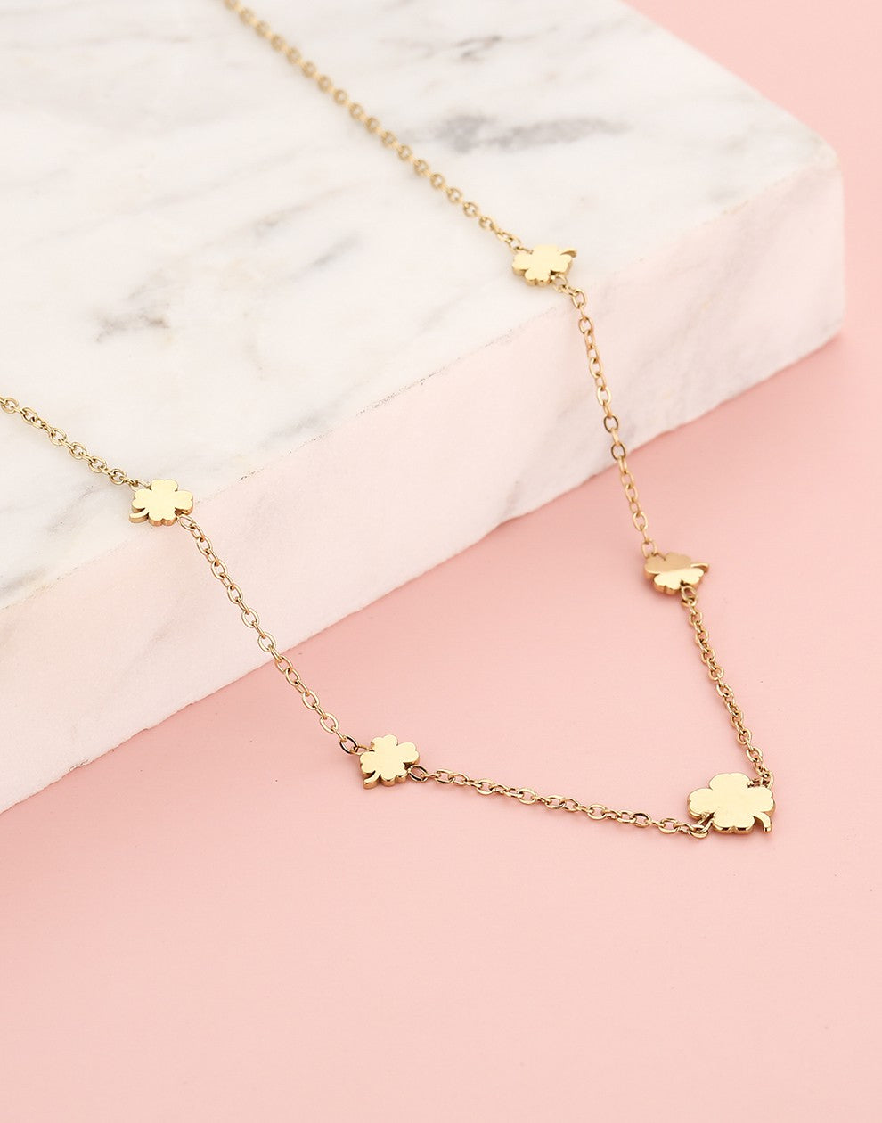gold-colored clover necklace