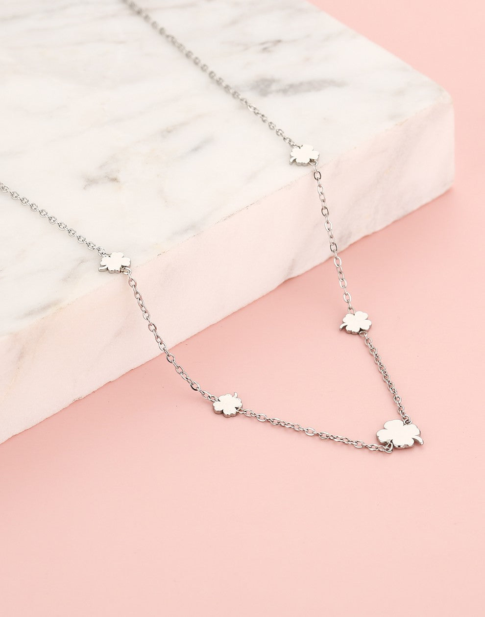 ketting klavertjes zilverkleurig