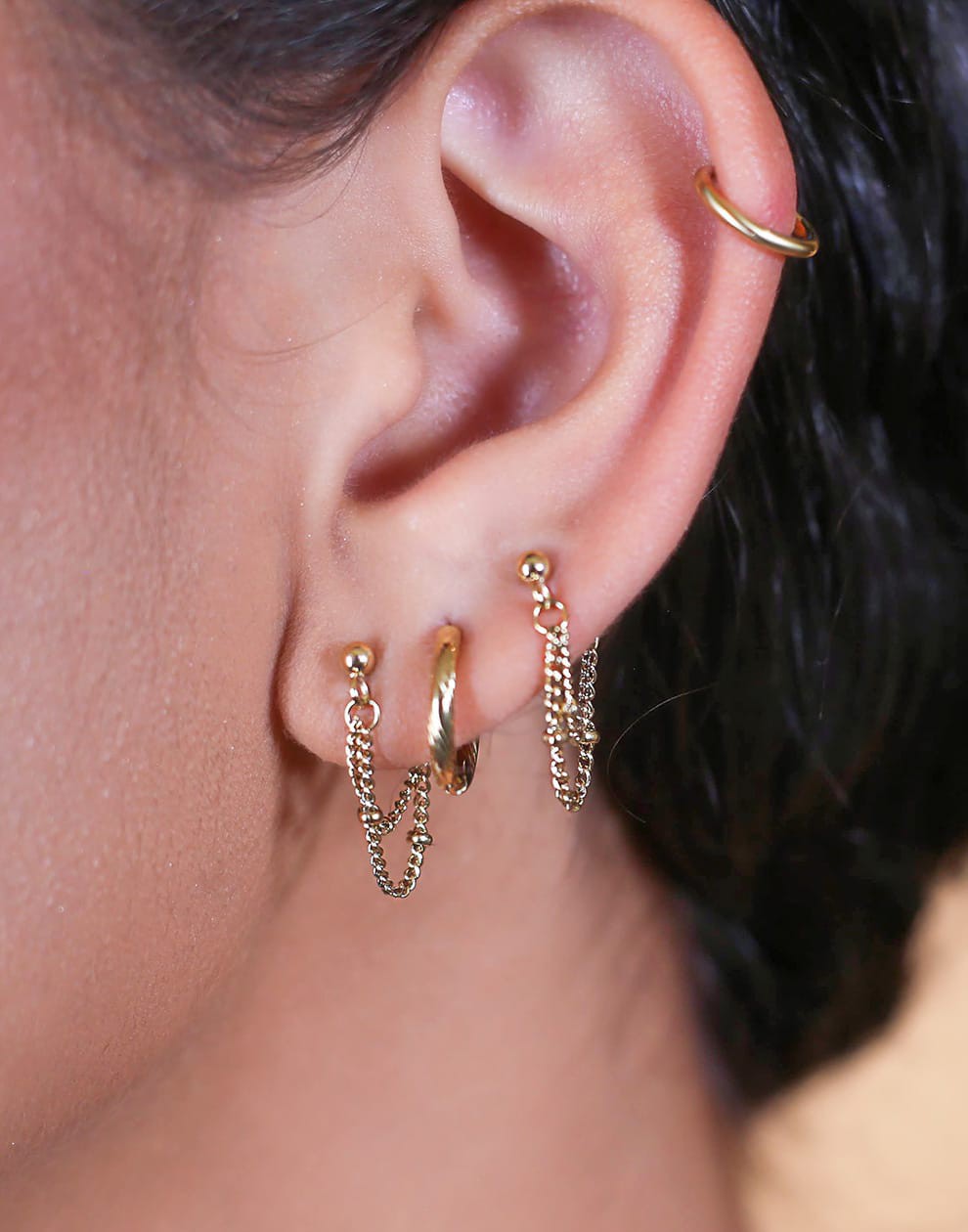 Oorsteker ketting bolletje goudkleurig