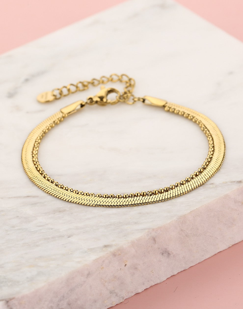 Armband dubbel snake en bolletjes goudkleurig