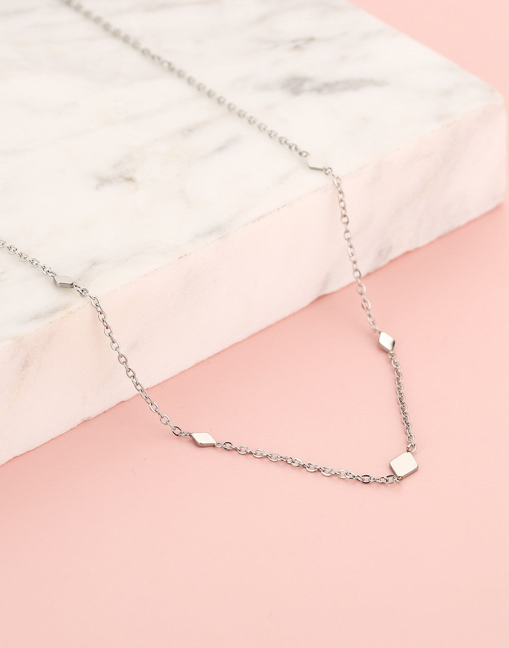 ketting ruitjes zilverkleurig