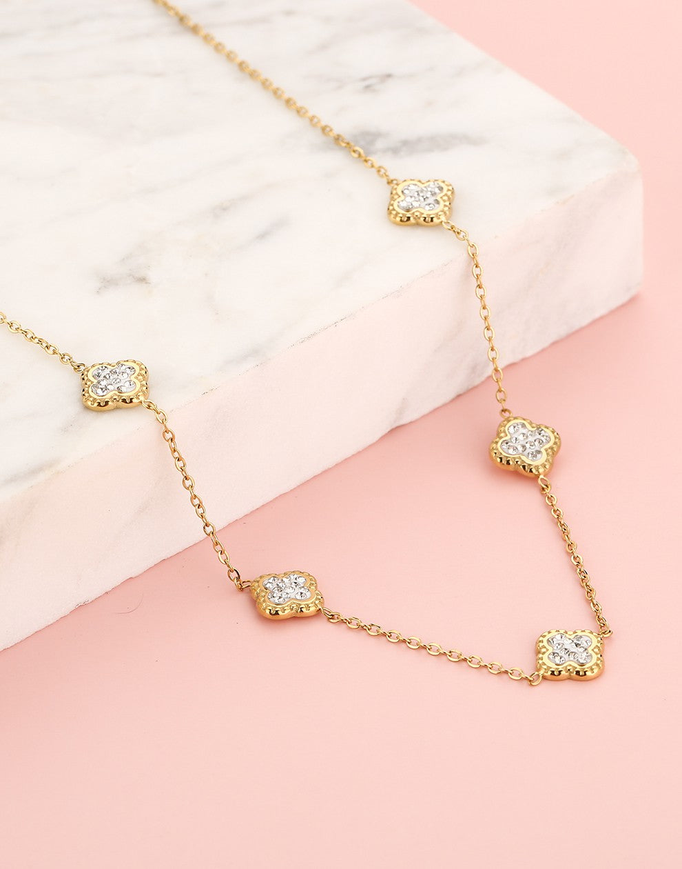 Ketting klavers met steentjes goudkleurig
