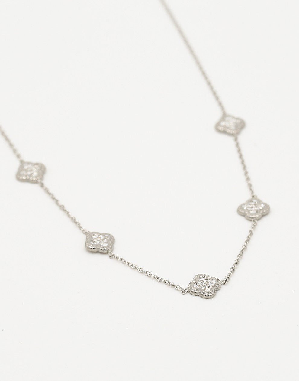 Ketting klavers met steentjes zilverkleurig
