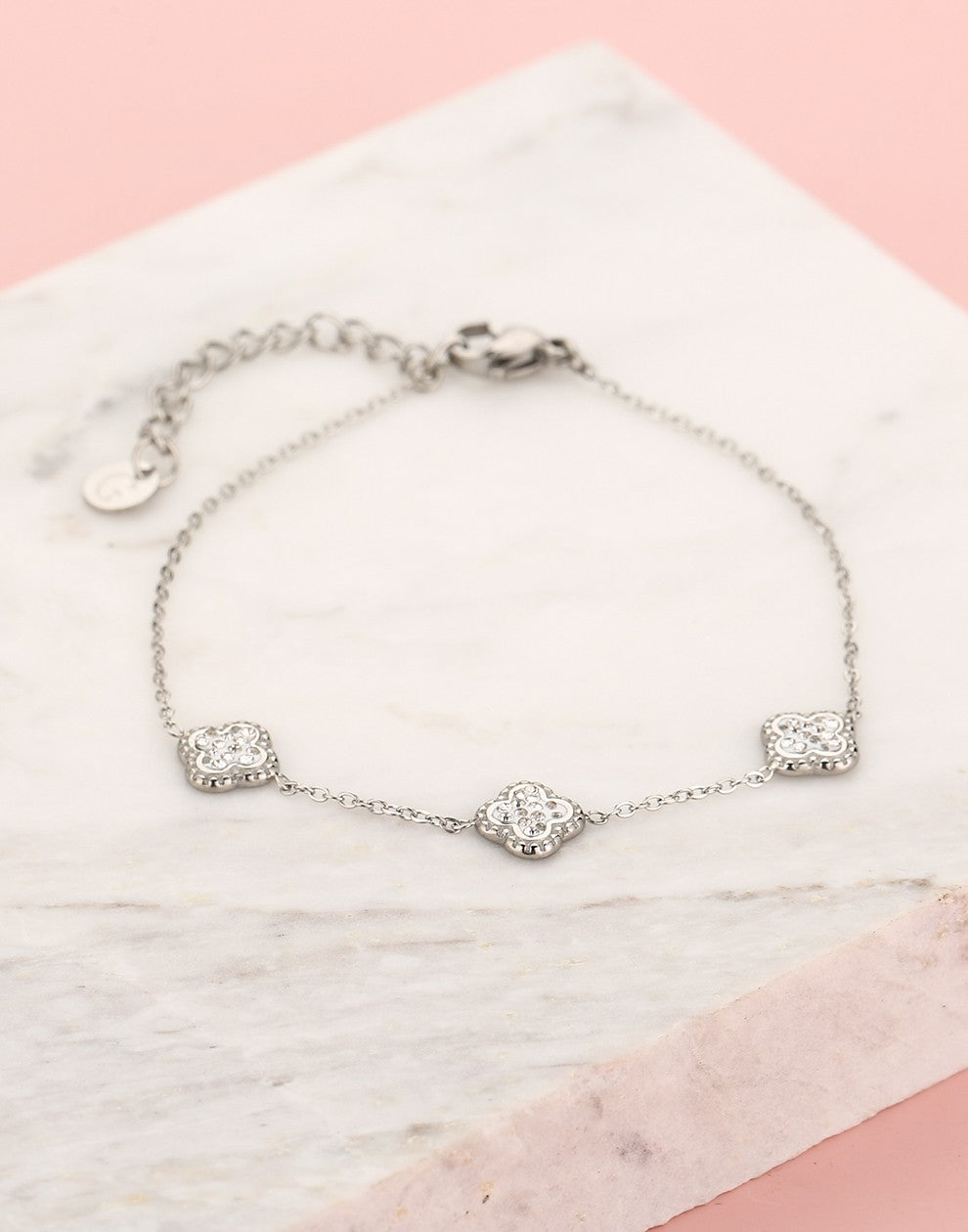 Armband klavers met steentjes zilverkleurig