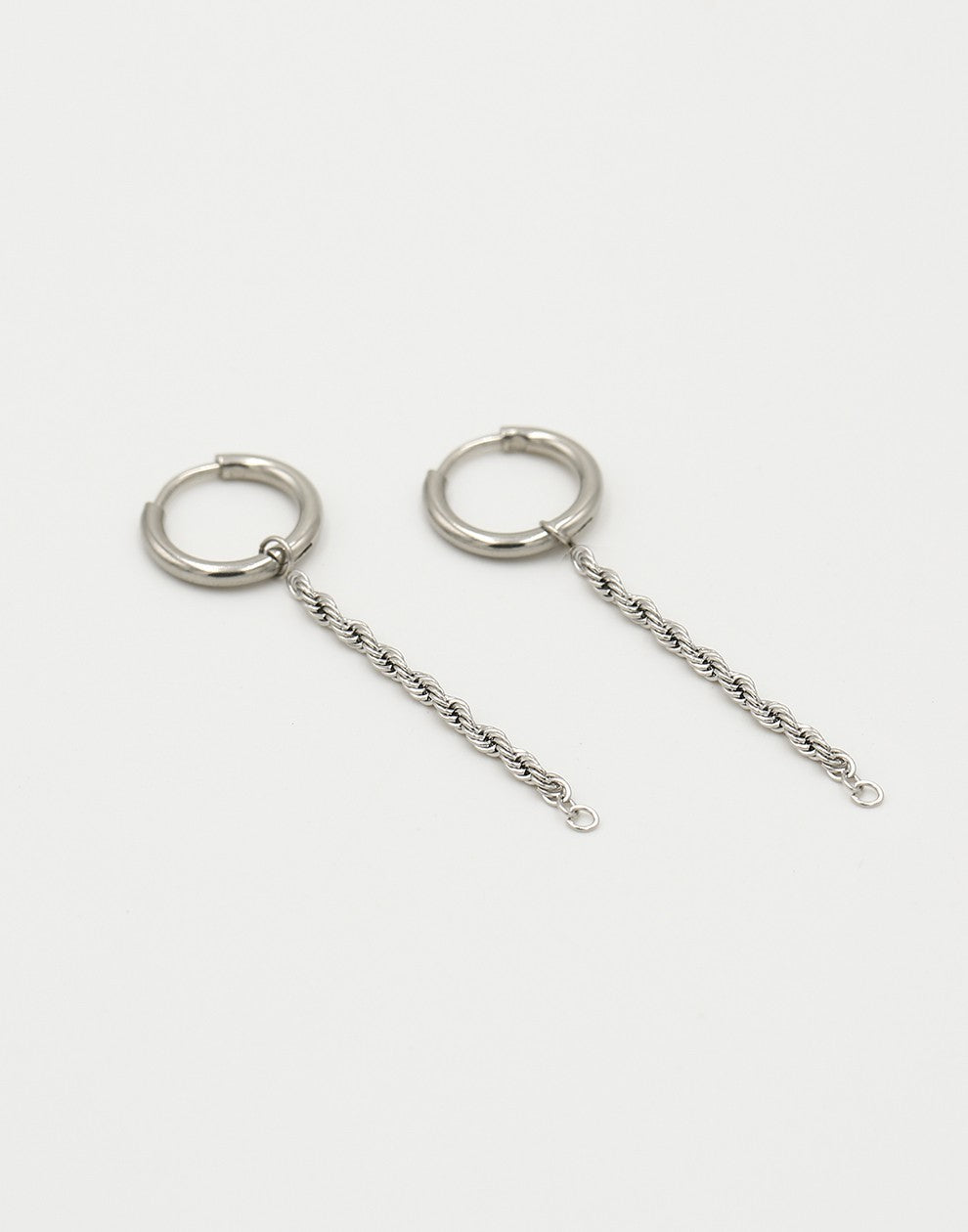 Oorringen gedraaide chain hanger zilverkleurig