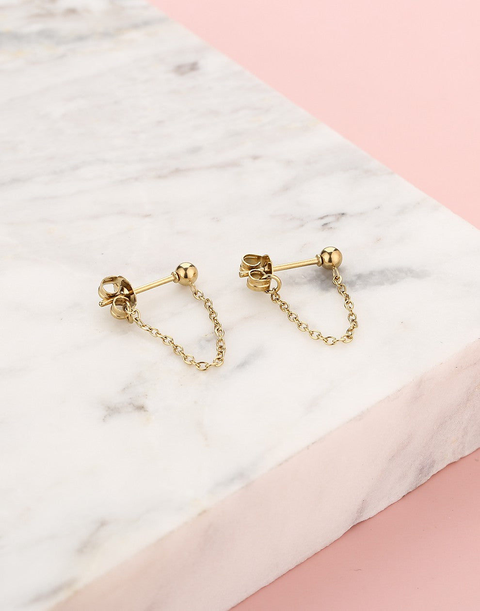 goudkleurigen oorknopjes met chain