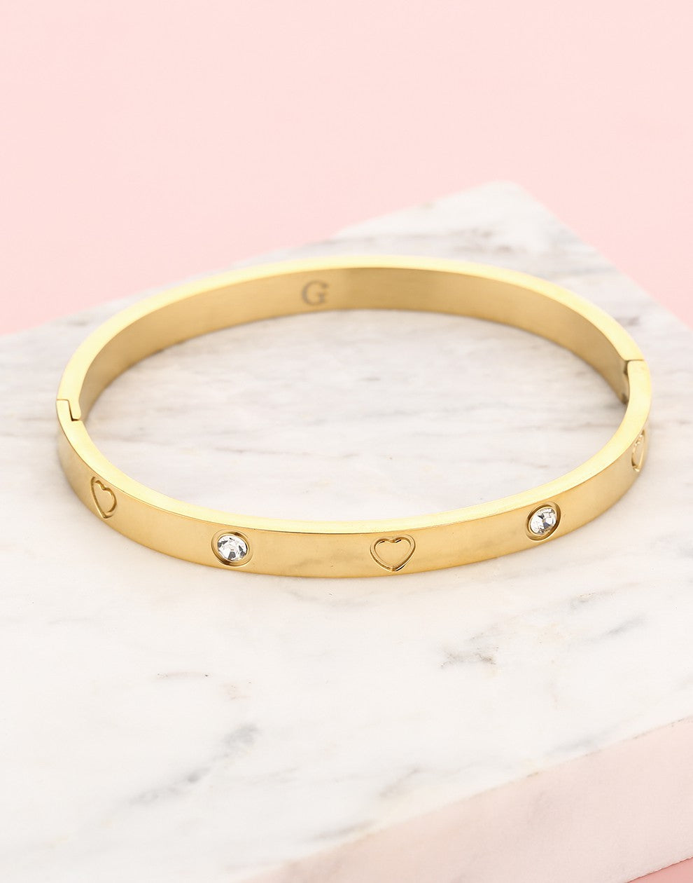 Bangle steentjes en hartjes goudkleurig