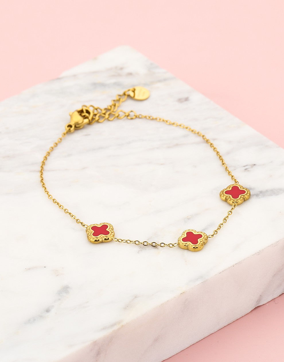 Armband klavers rood goudkleurig