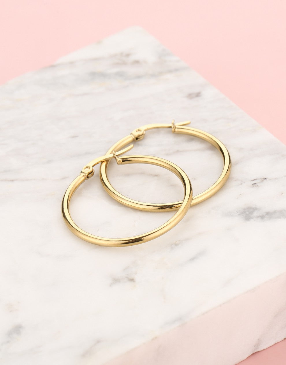 Thin gold-colored hoop earrings 30mm