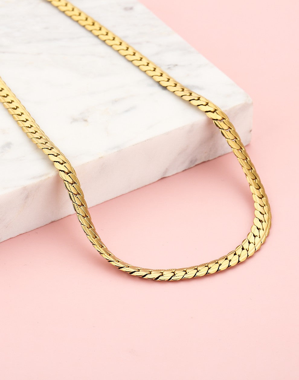 Platte schakelketting goudkleurig