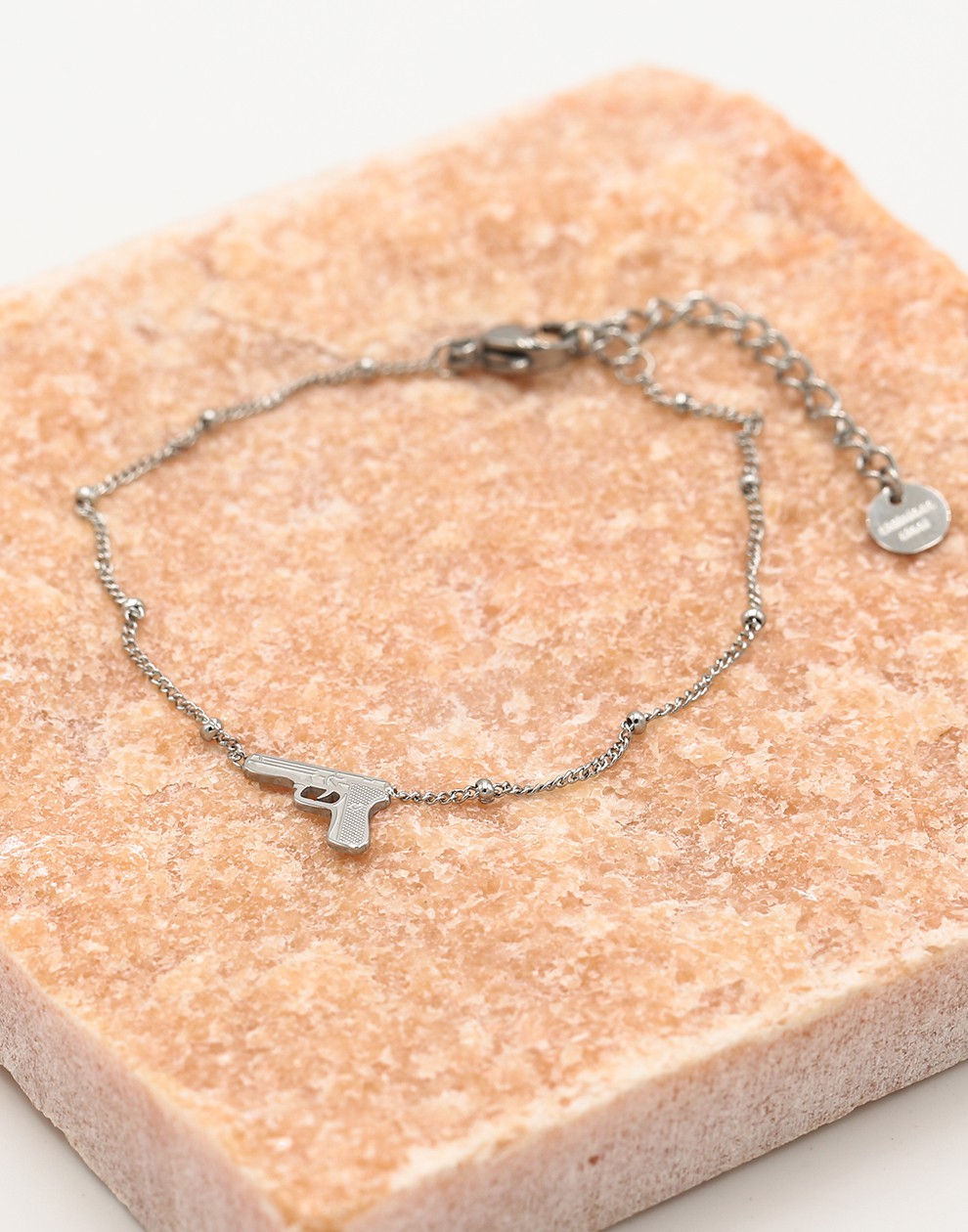 Armband pistool bolletjes schakel zilverkleurig