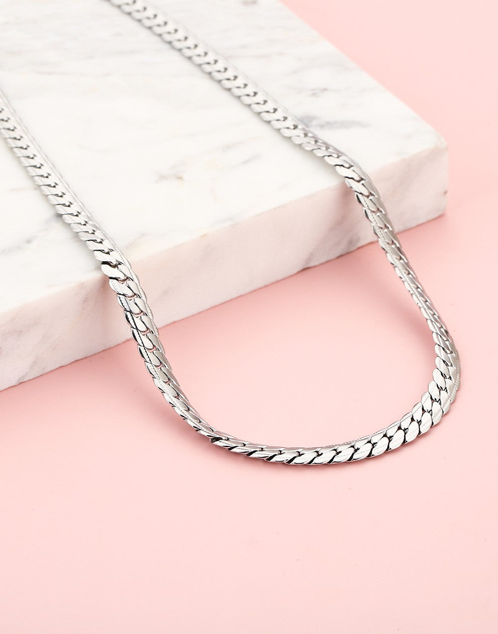 Platte schakelketting zilverkleurig