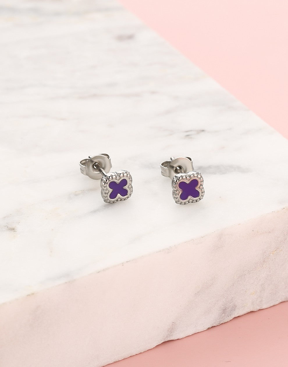 Studs klavers paars zilverkleurig