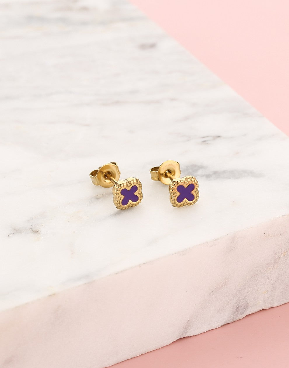 Studs klavers paars goudkleurig