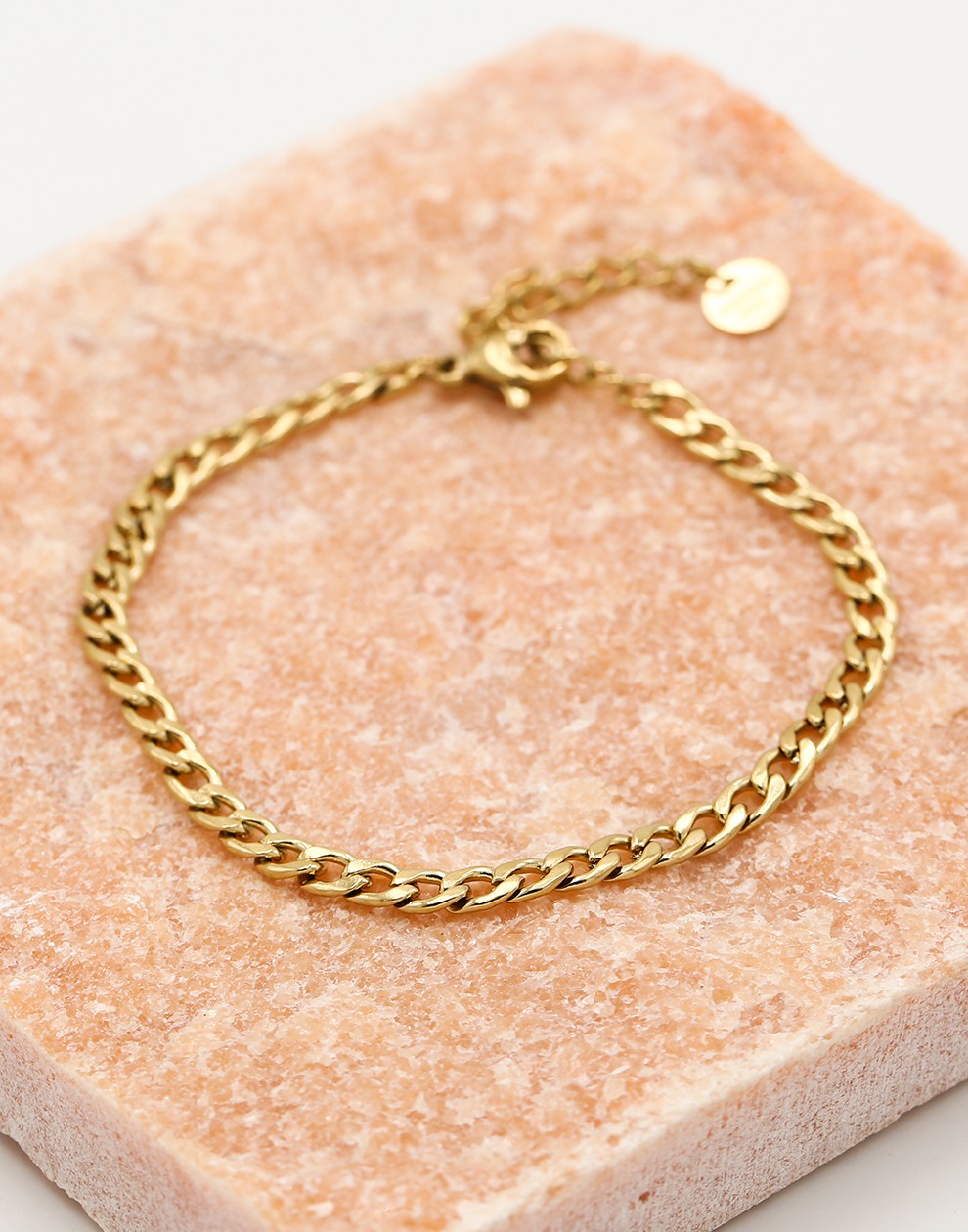 Fijne schakelarmband ovaal goudkleurig