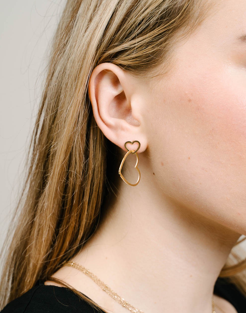 Stud earrings connected hearts gold-colored