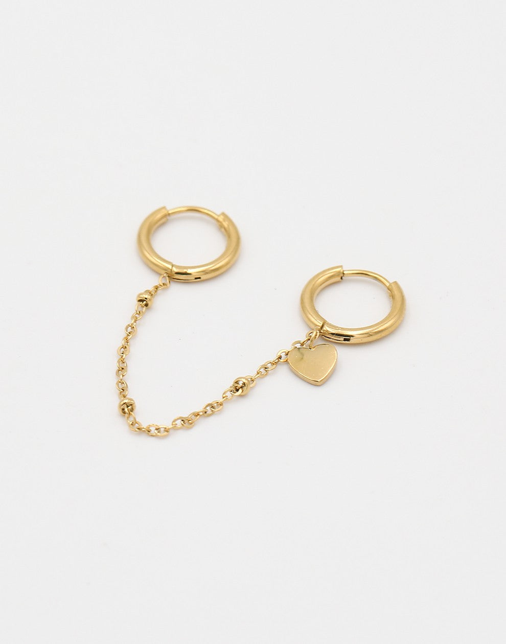 Dubbele oorringen chain met hartje goudkleurig