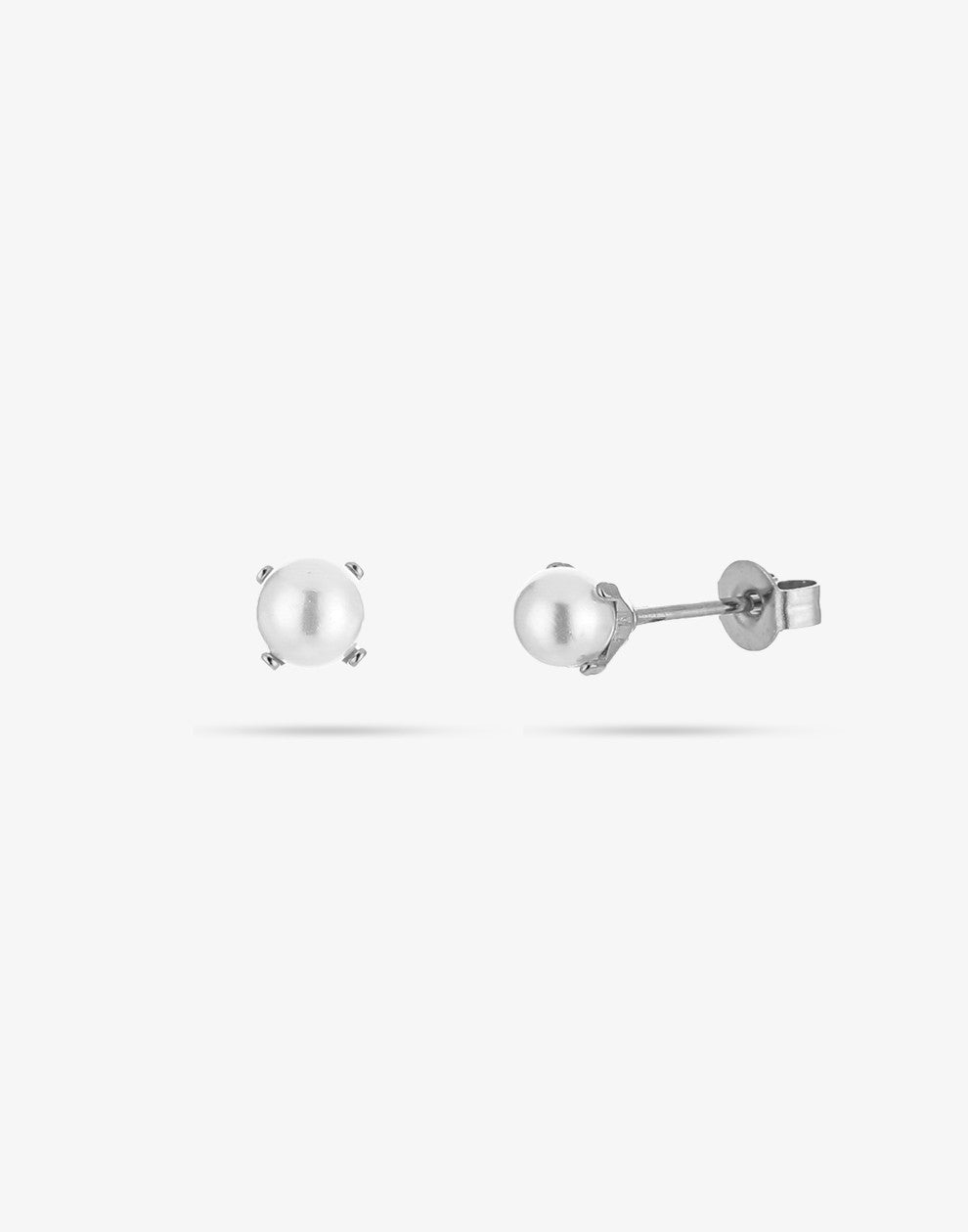Silver-colored pearl stud