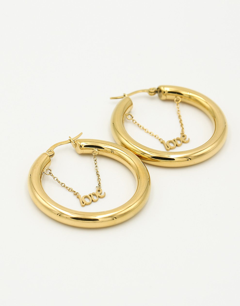 Oorringen hoops love goudkleurig