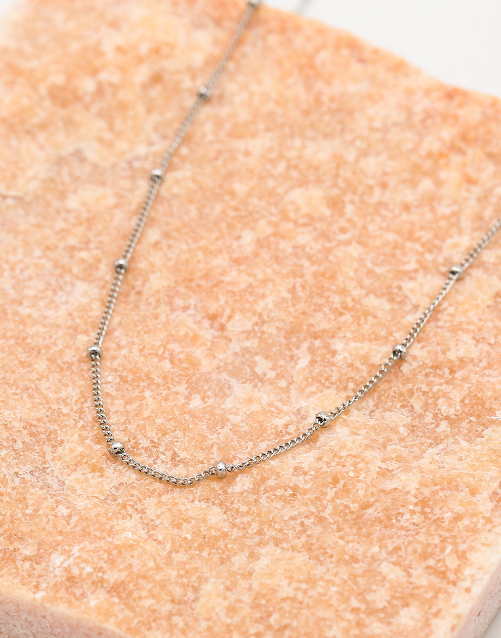 Ketting zilverkleurig bolletjes