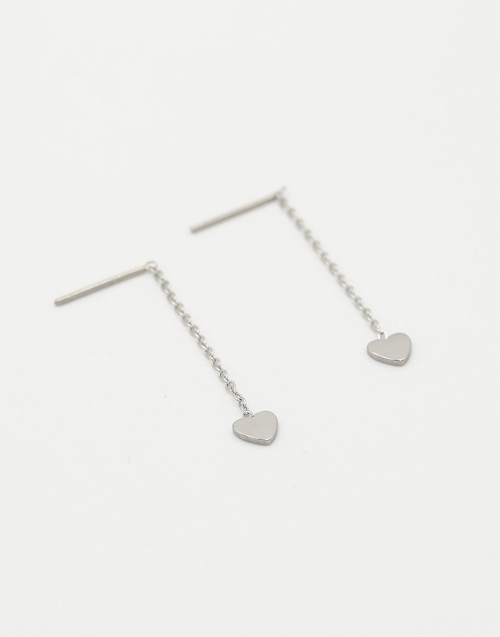 Silver-colored pull-through earring heart