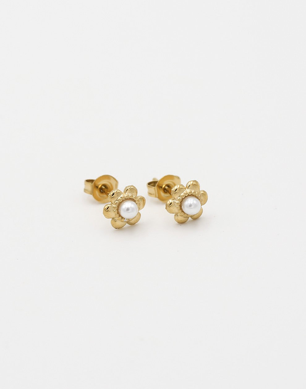 Studs bloem met parel goudkleurig