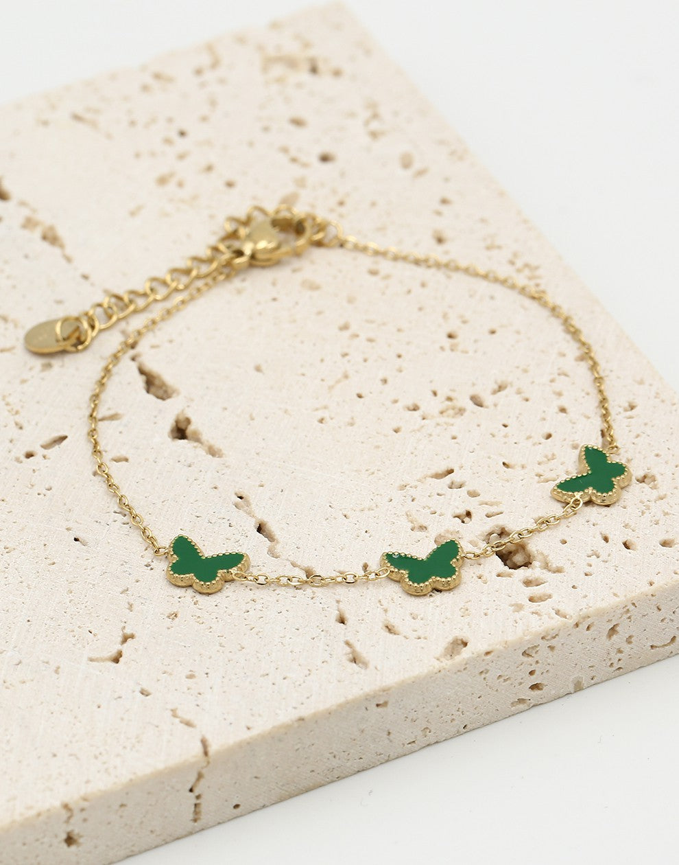 Armband vlinders groen goudkleurig