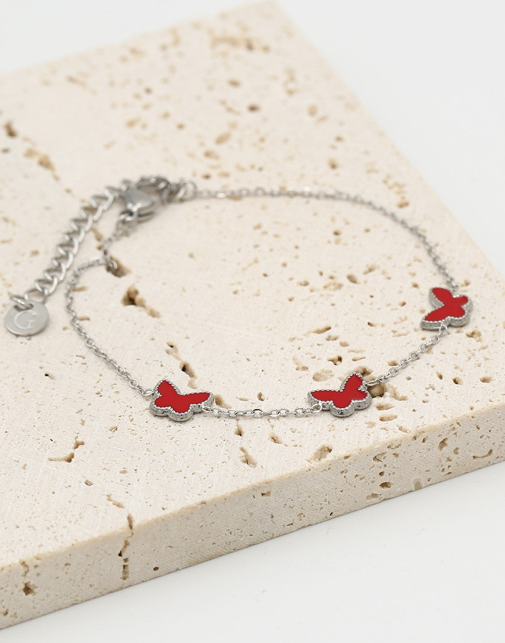 Armband vlinders rood zilverkleurig