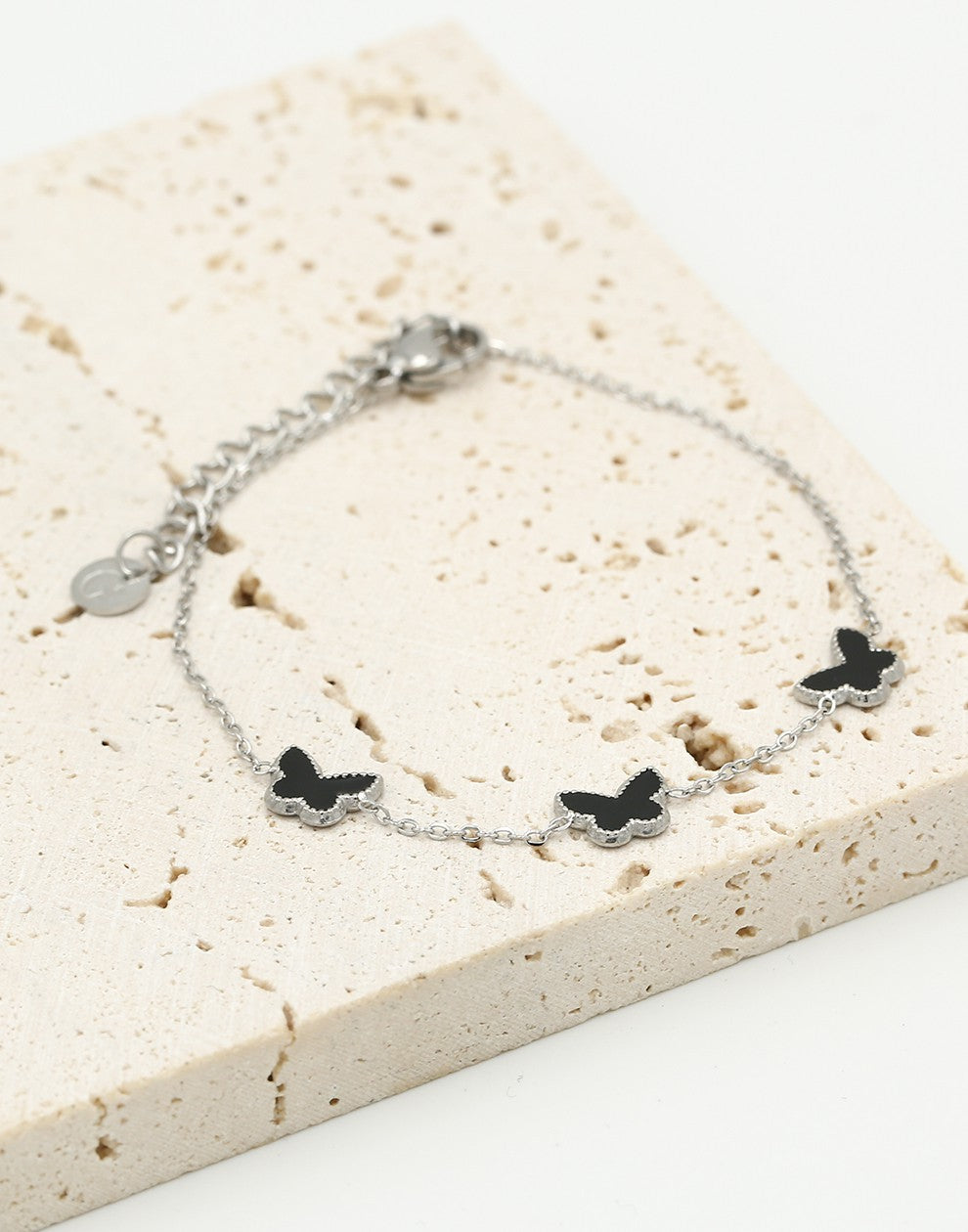 Armband vlinders zwart zilverkleurig