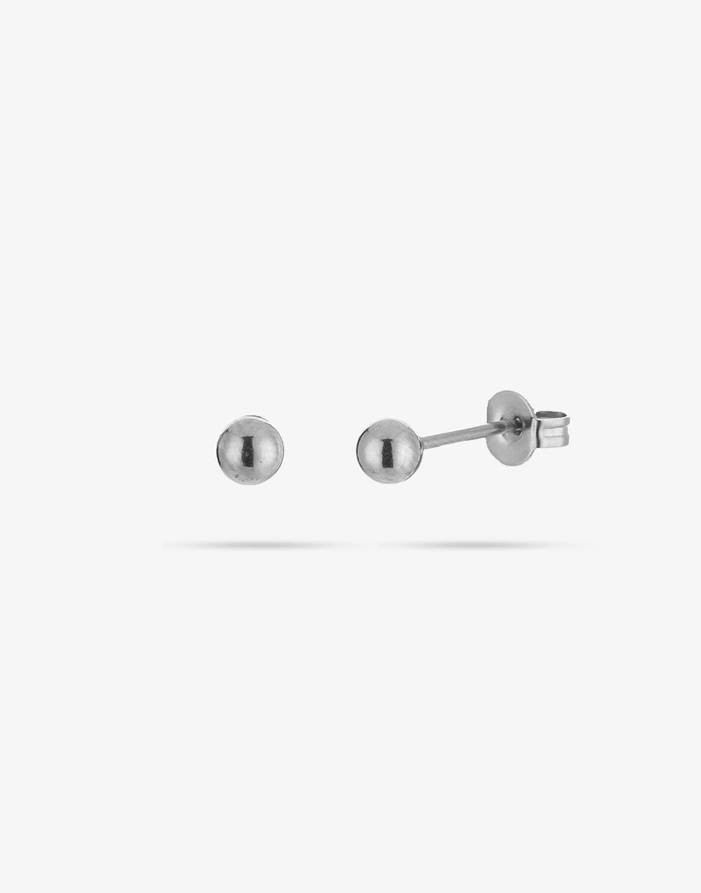 silver-colored stud earring