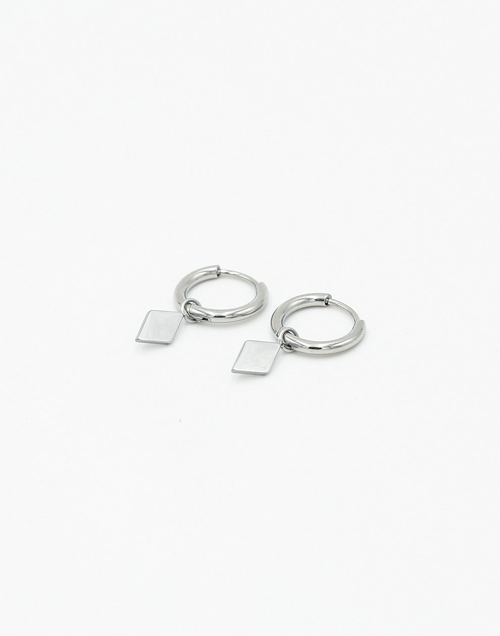 Oorring met ruit hanger zilverkleurig