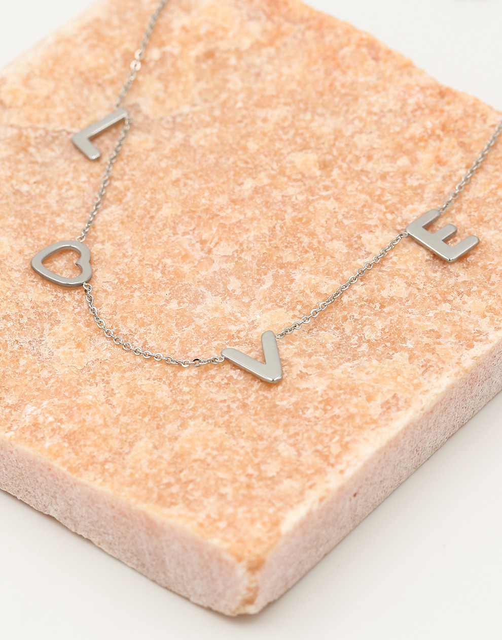 Fijne ketting love zilverkleurig
