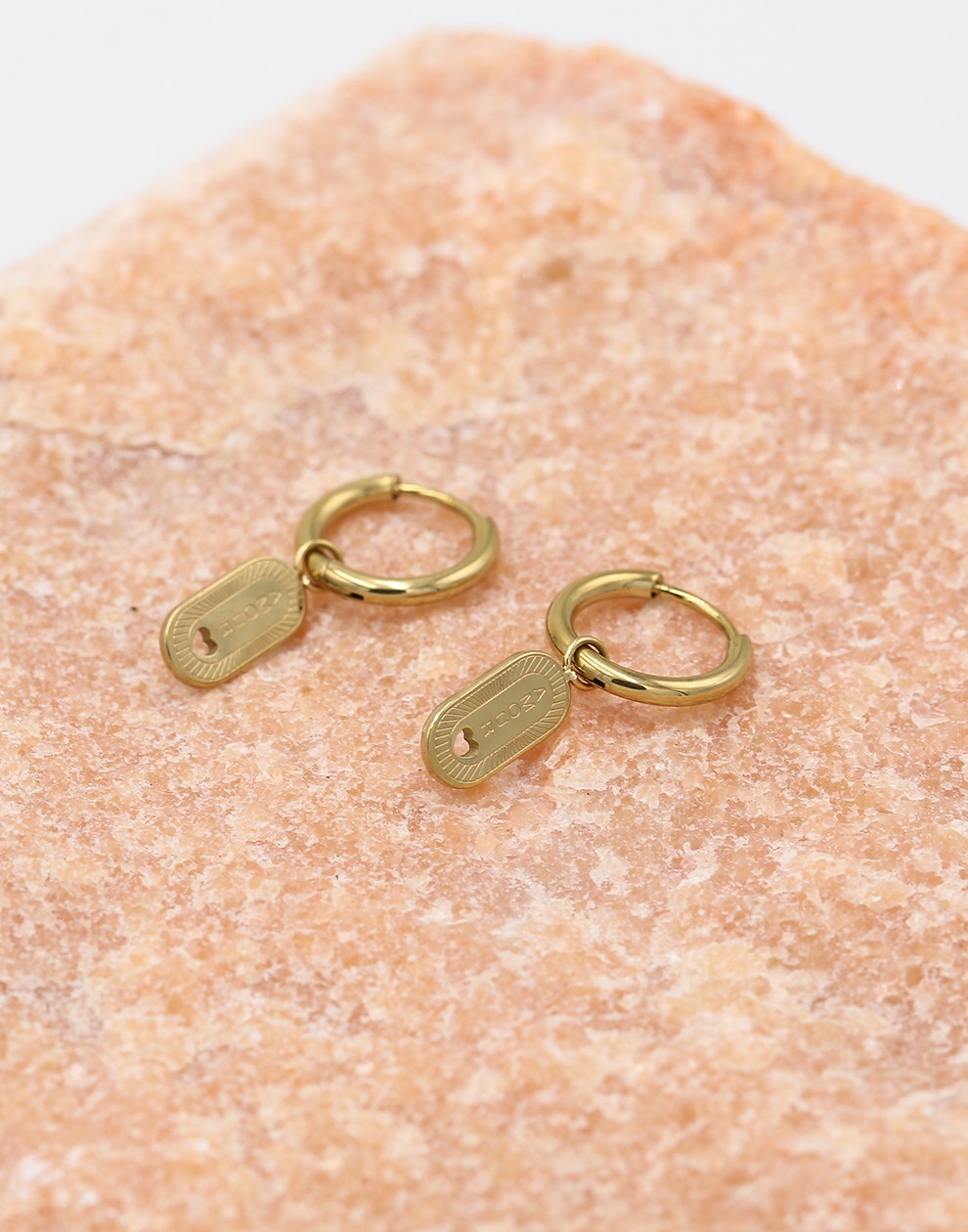 Oorbel hanger amour goudkleurig