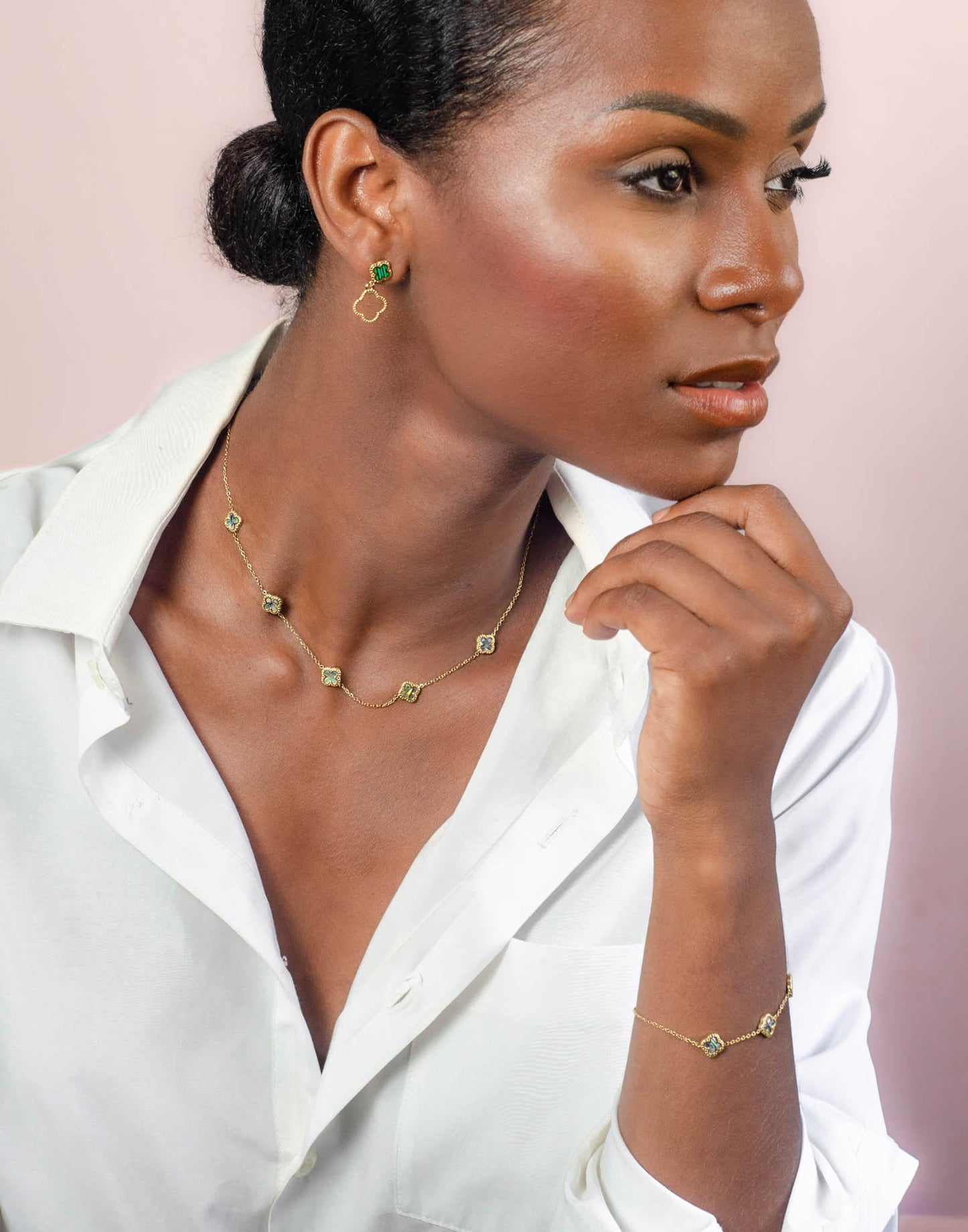 Ketting klavers parelmoer zwart