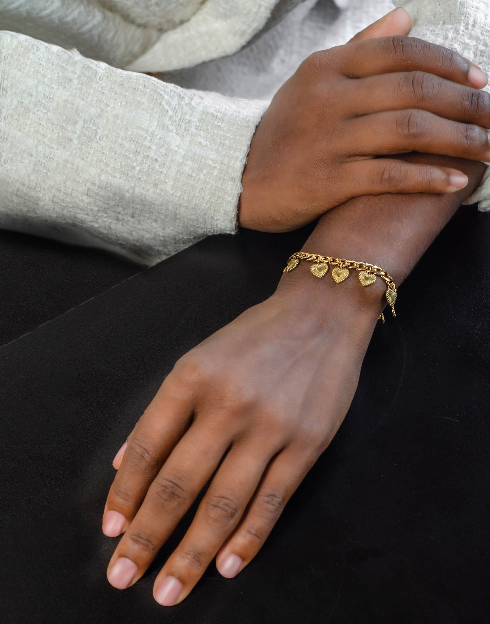 Schakelarmband vintage hartjes goudkleurig