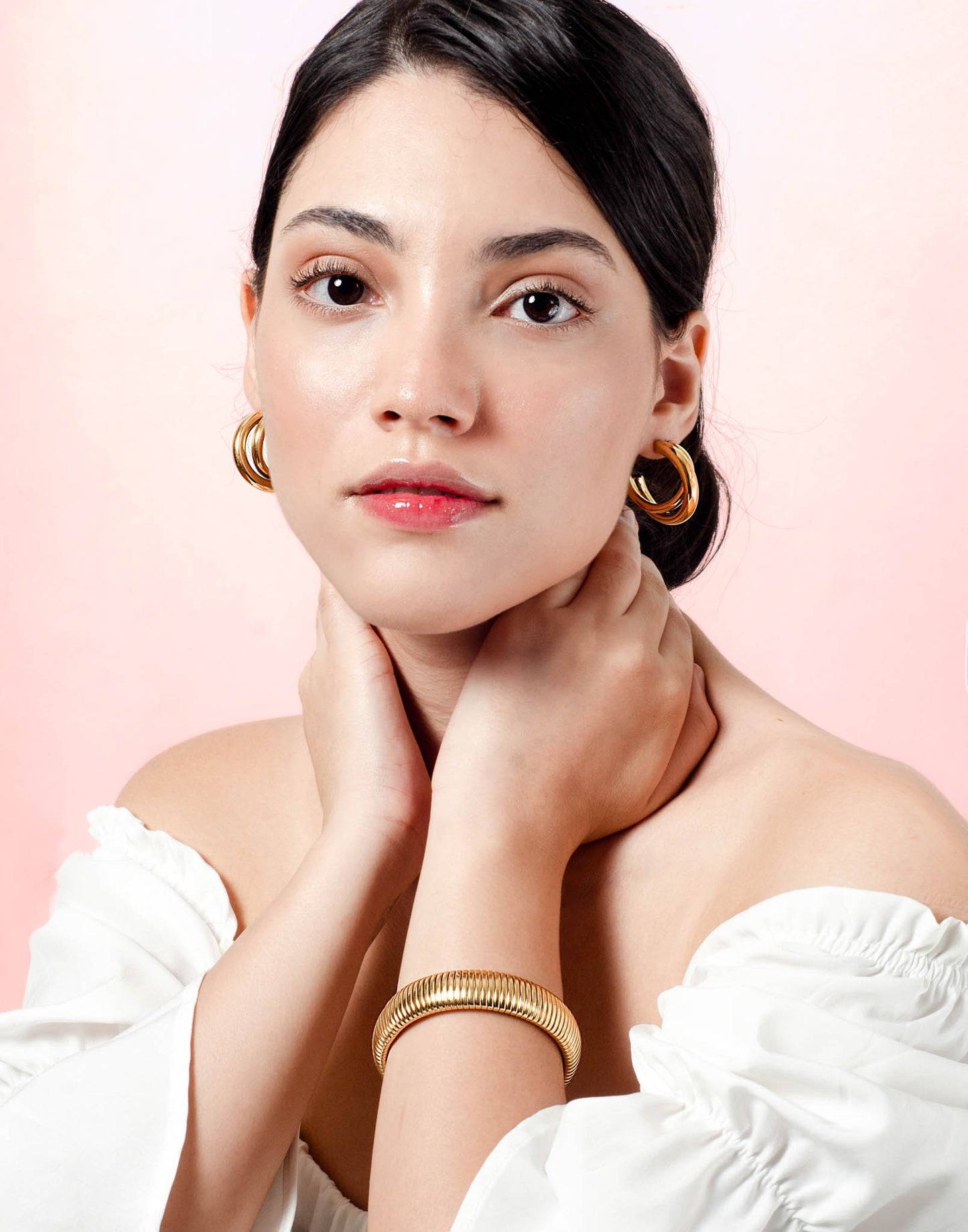 Gold-colored stretch bracelet