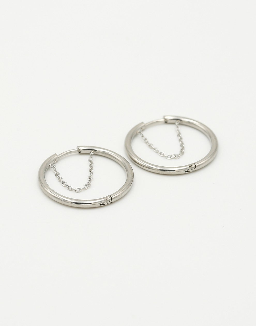 smalle hoops met chain zilverkleurig