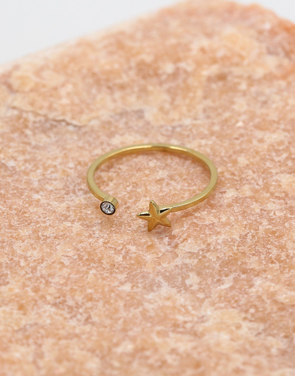 Ring sterretje met steen goudkleurig