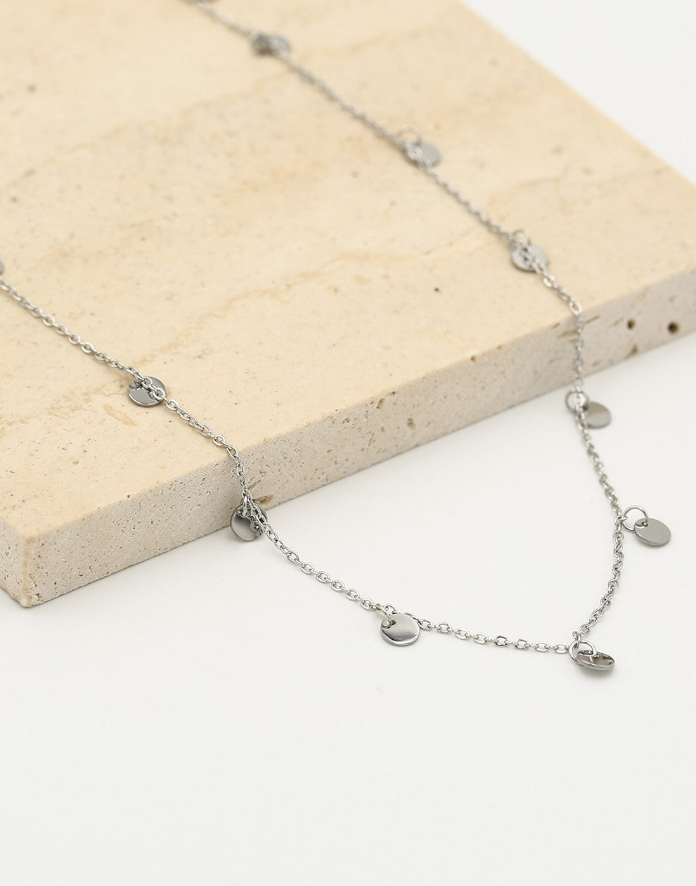 Fijne ketting met muntjes 5mm in zilverkleurig