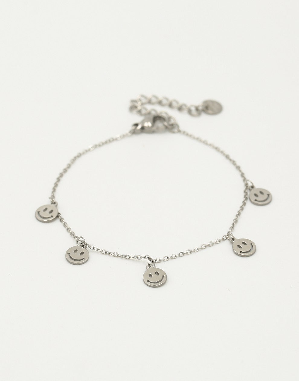 Fijne armband met 5 smiley hangers zilverkleurig