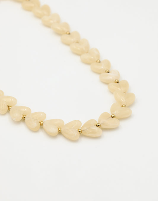 Hartjes kralenketting beige