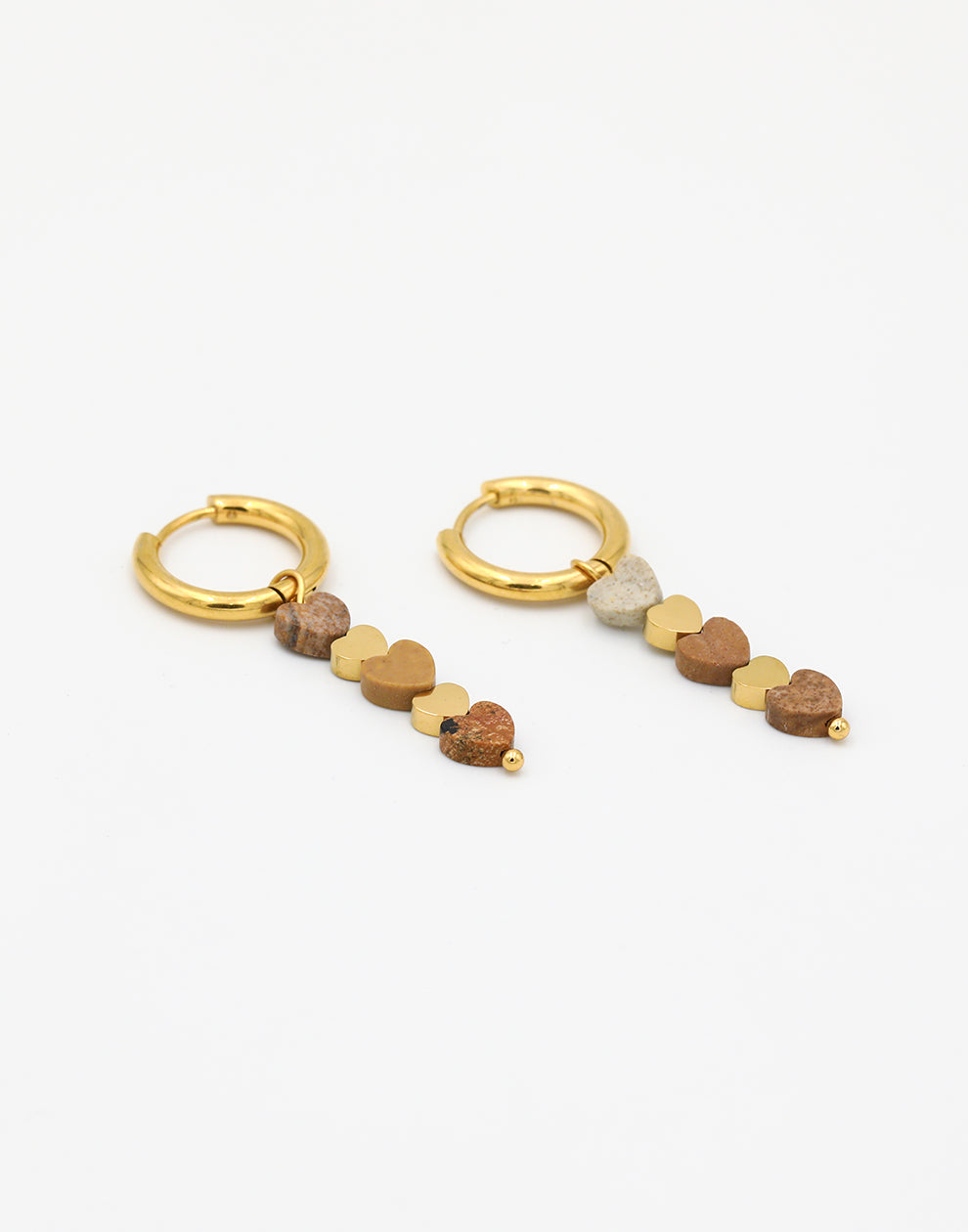 Oorringen verschillende hartjes beige