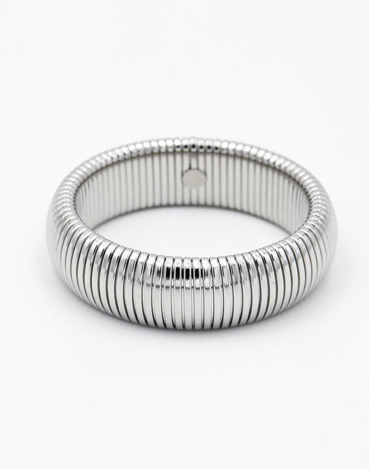 Brede bangle met geribbeld patroon zilverkleurig