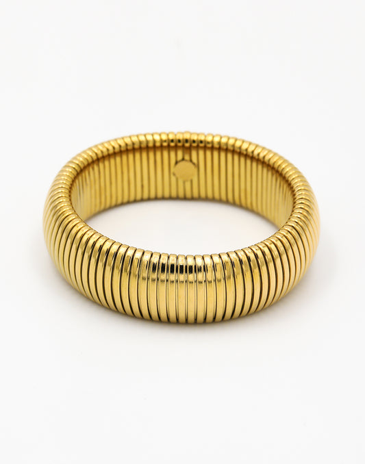 Brede bangle met geribbeld patroon goudkleurig
