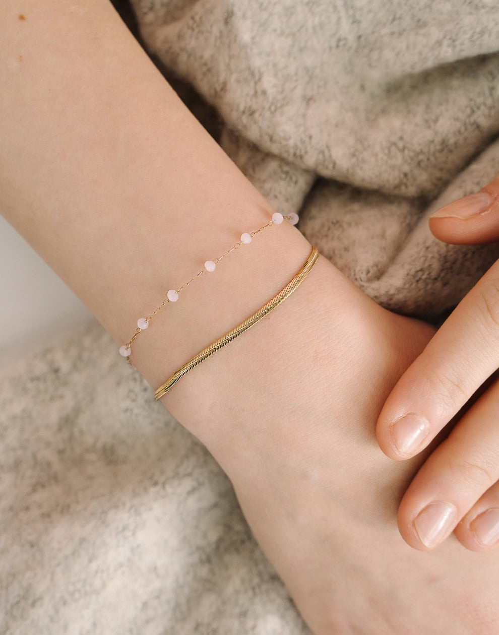 Dubbele armband goudkleurig roze
