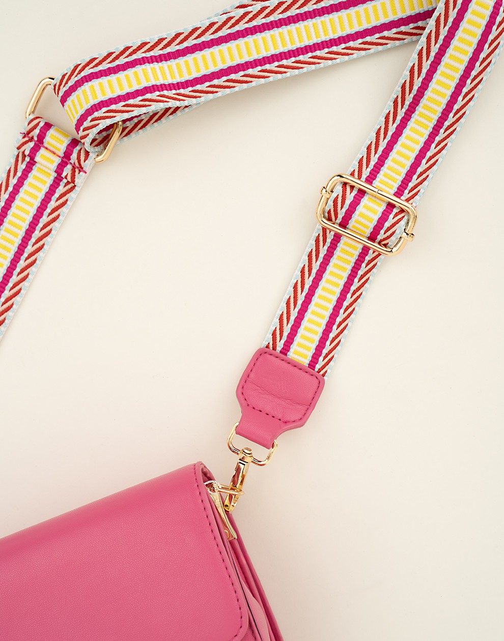 schoudertasje met luxe schouderband fuchsia