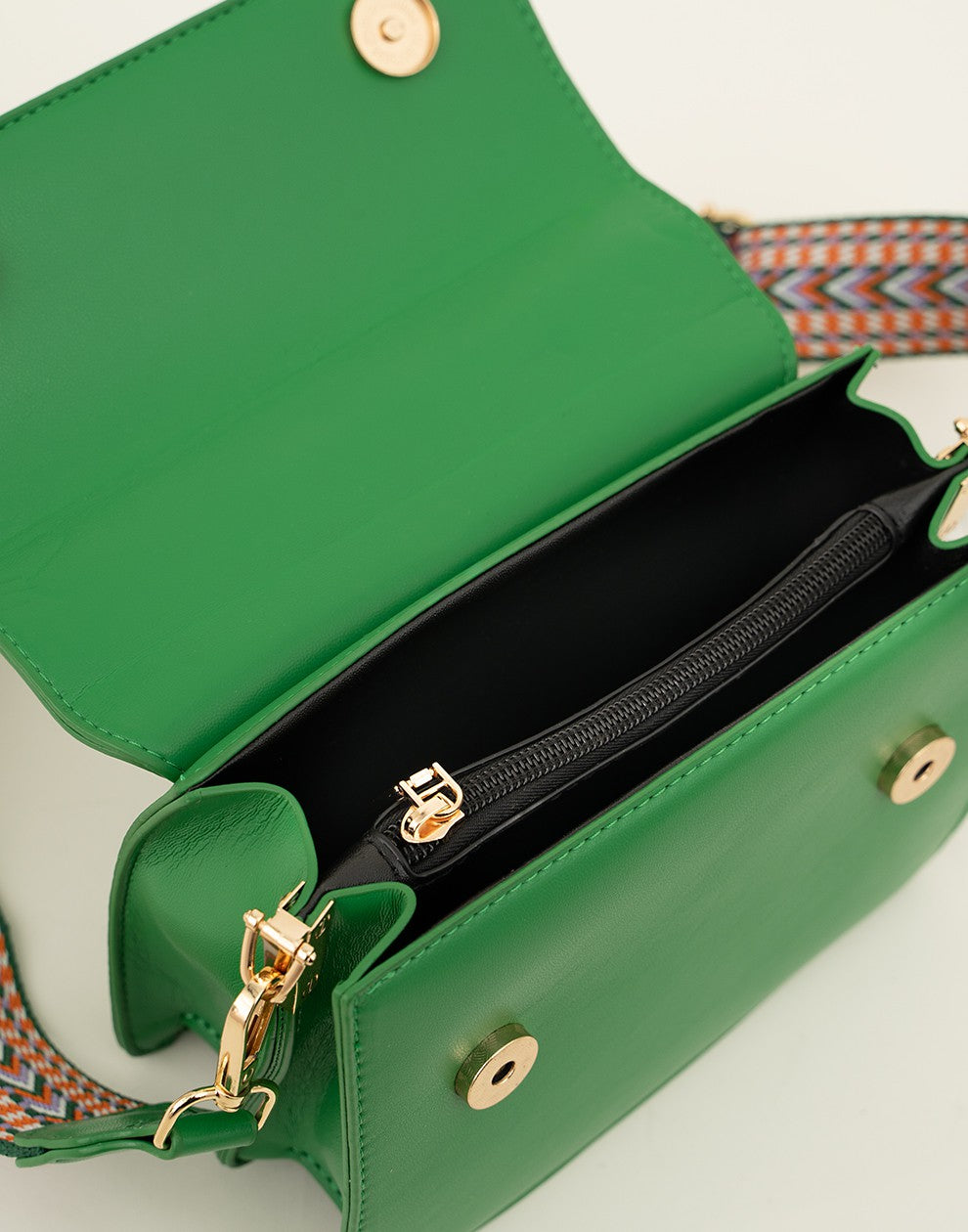 schoudertasje met luxe schouderband groen