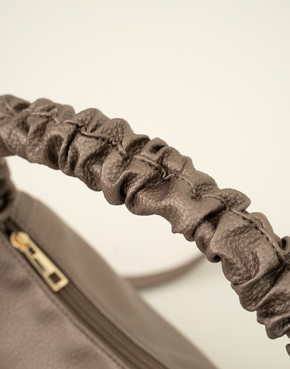 Trendy hand of crossbody tasje brons